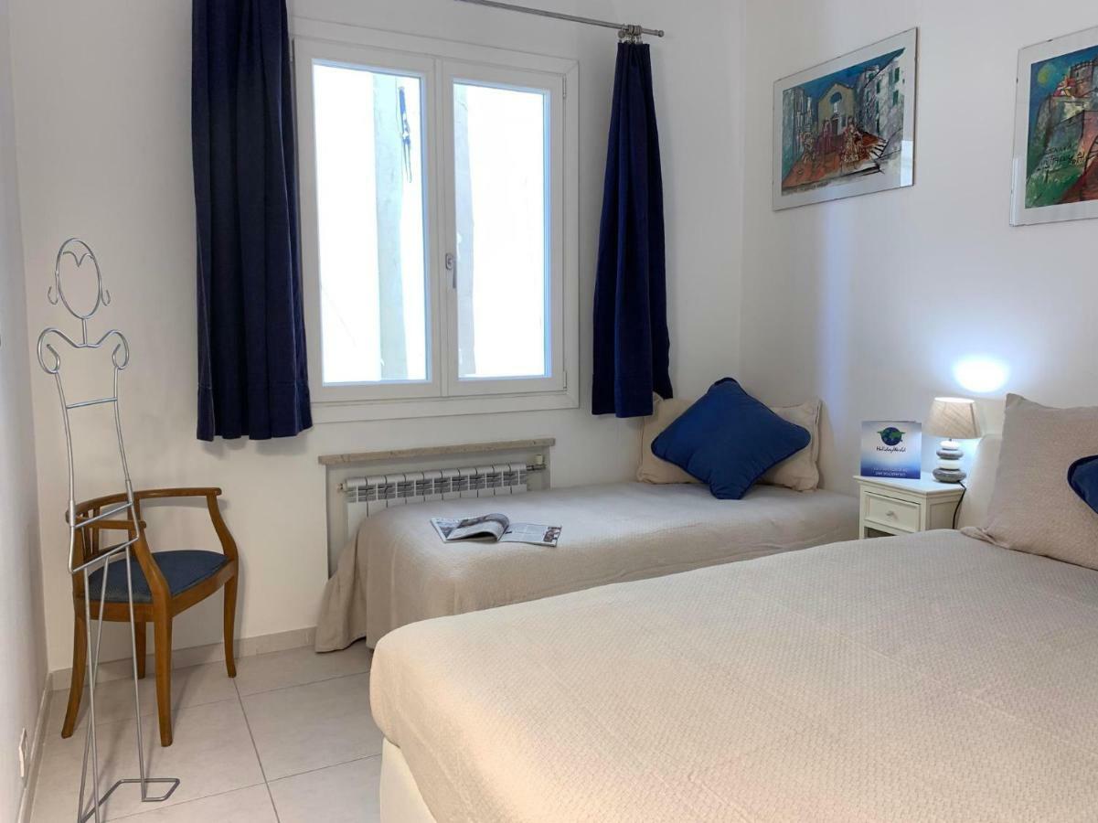 House Sarzano By Holiday World Genoa Bagian luar foto